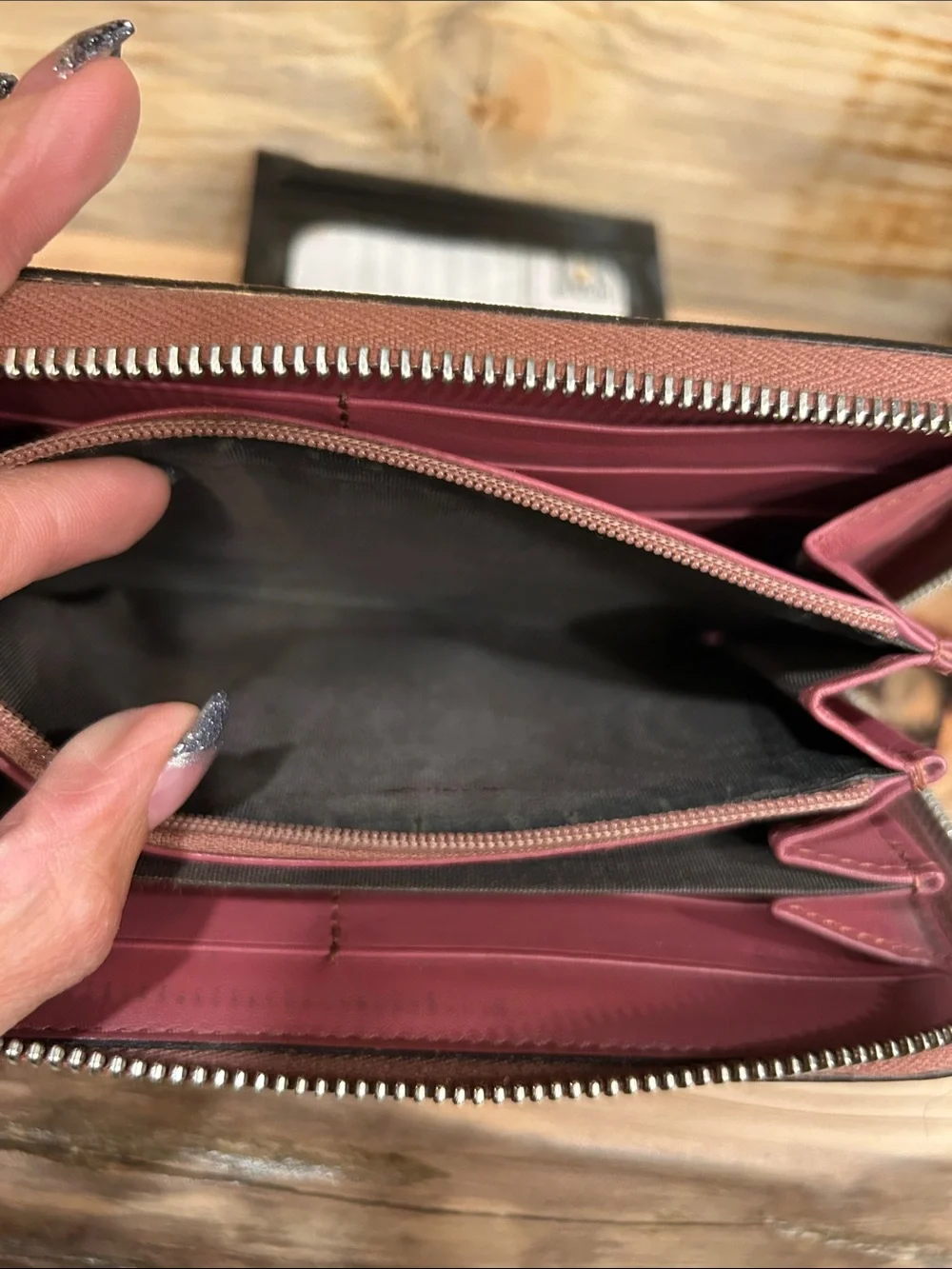 Gucci zip around